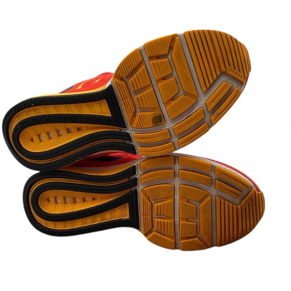 Nike Zoom Vibrant Red Running Shoes.Zoom Vomero11 size 8.5‎
